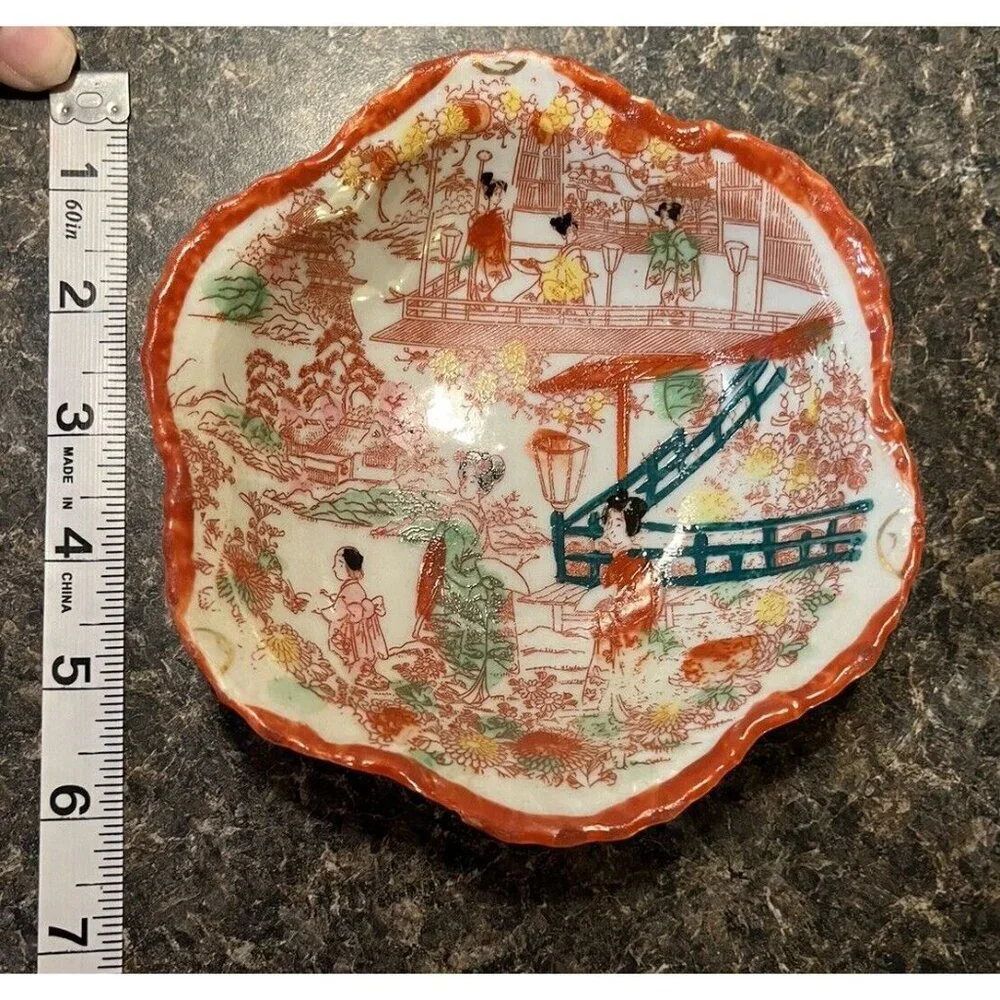 Vintage Japanese Porcelain Geisha Girls in Kimonos Hand Painted 5.5